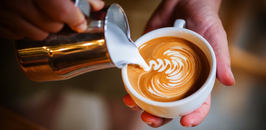 Taza de café con crema batida