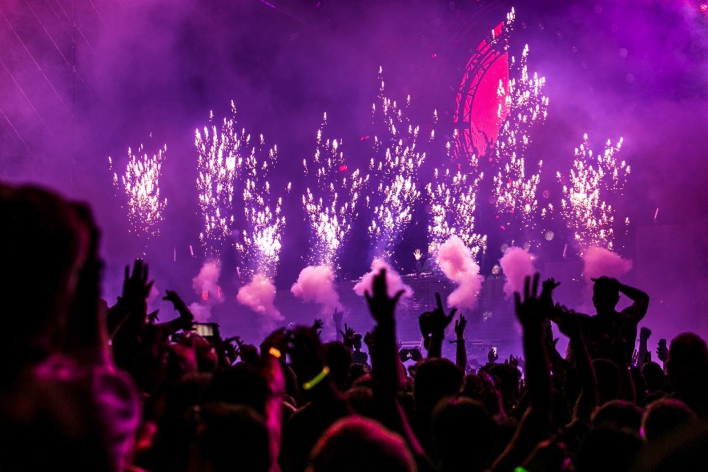 Personas en un festival musical